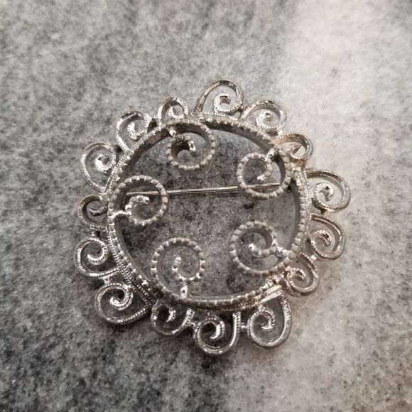 Vintage Sarah Coventry Silver Tone Spiral Circle Wreath Brooch, Unisex Lapel Pin - Picture 6 of 6
